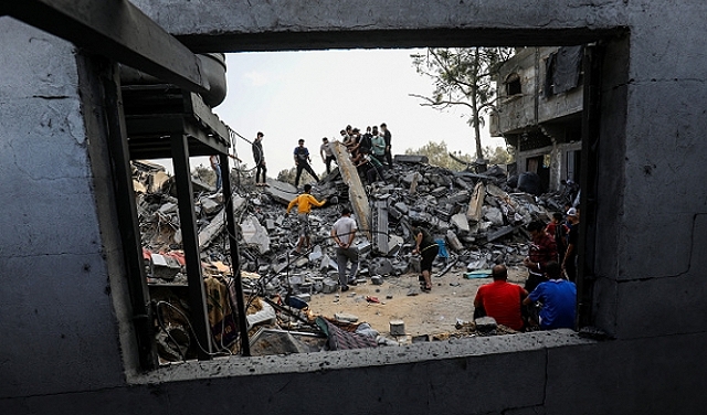 طوفان الأقصى.. الاحتلال يواصل قصف غزة ويرجأ التوغل البري