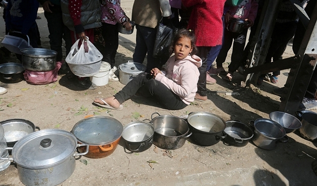 أطفال غزّة يتضوّرون جوعًا ولا بصيص أمل