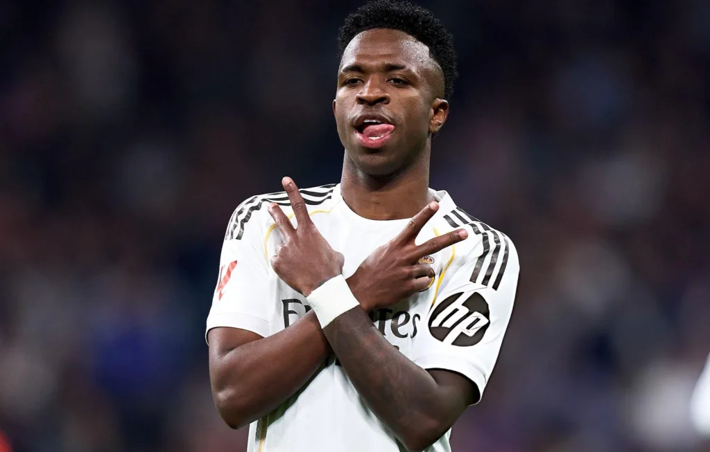 فينيسيوس يكشف سر الفوضى في ريال مدريد ويوجه رسالة خاصة لمودريتش