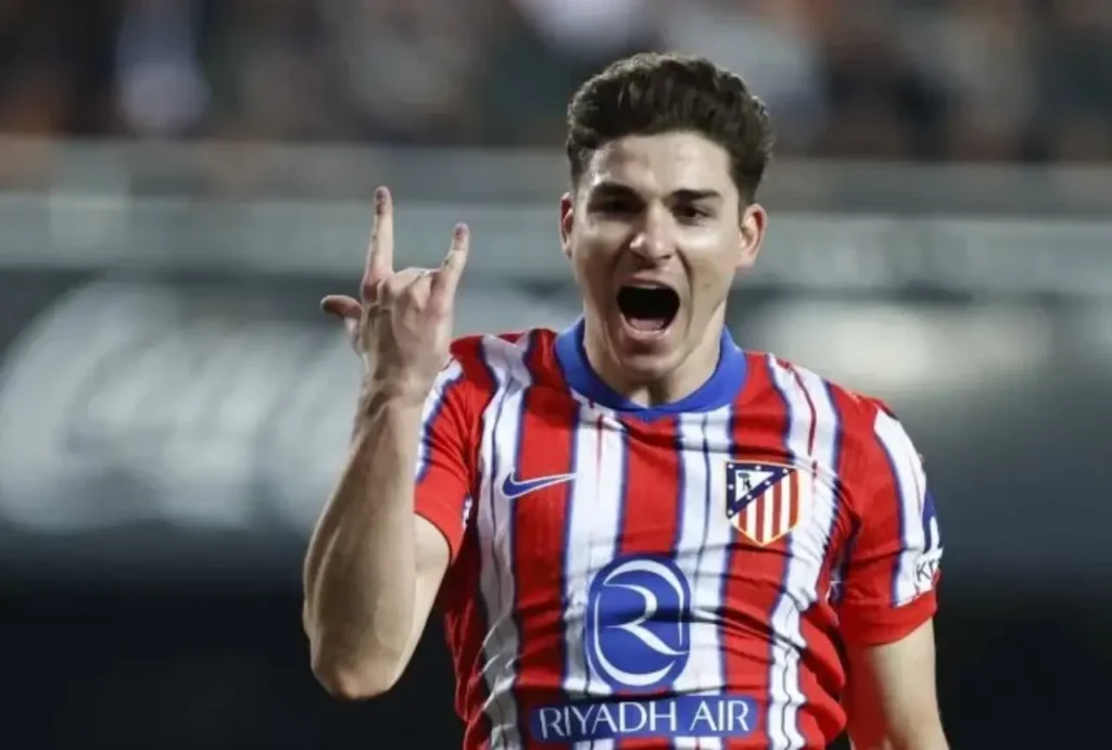 الليجا تشتغل بعرض قوي من برشلونة لضم جوليان ألفاريز مقابل 100 مليون يورو